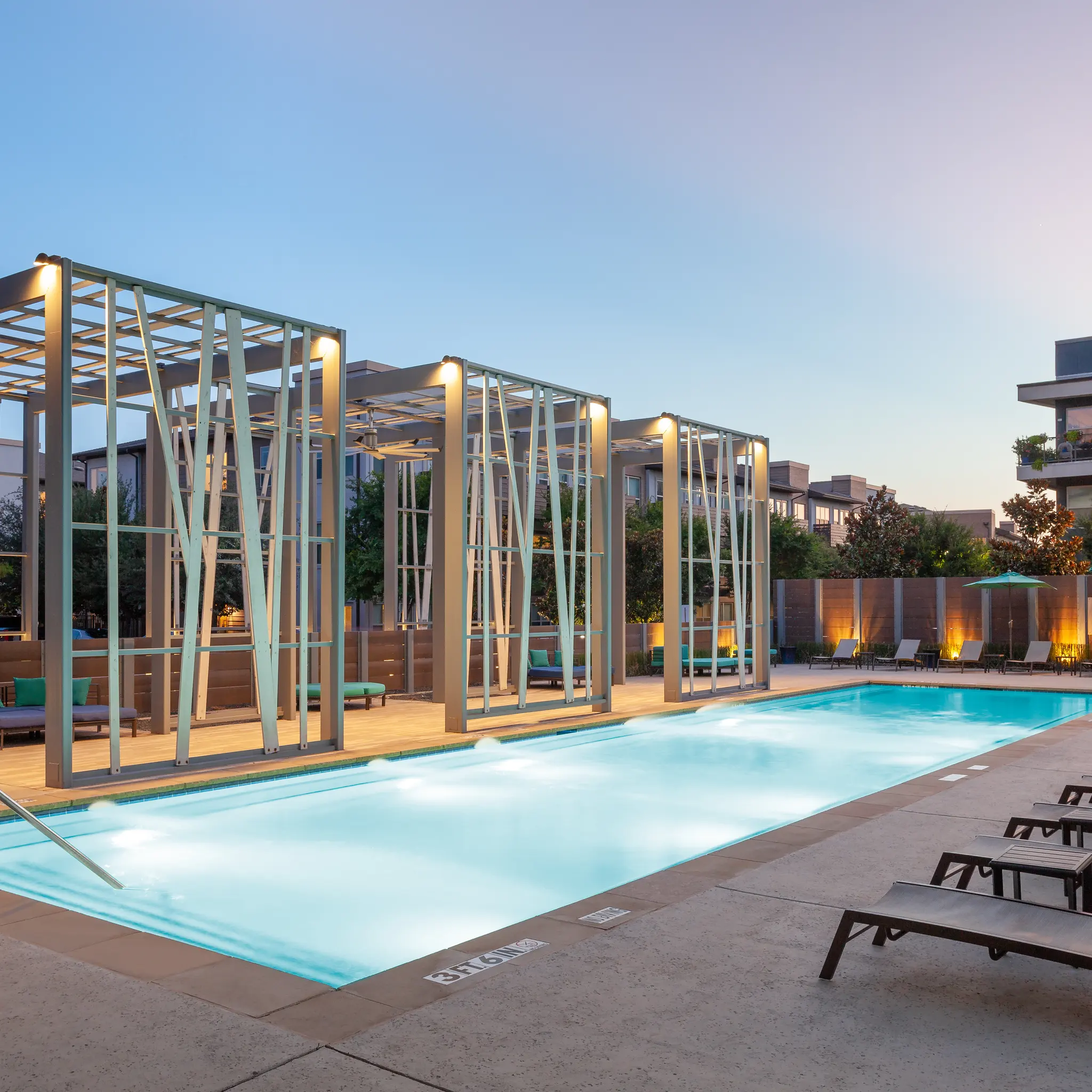 Apartments for Rent in North Dallas, TX Crest at Park Central